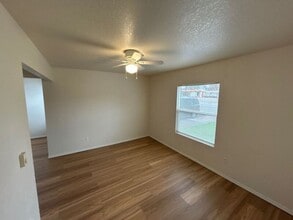 Building Photo - 1348 12th St SE