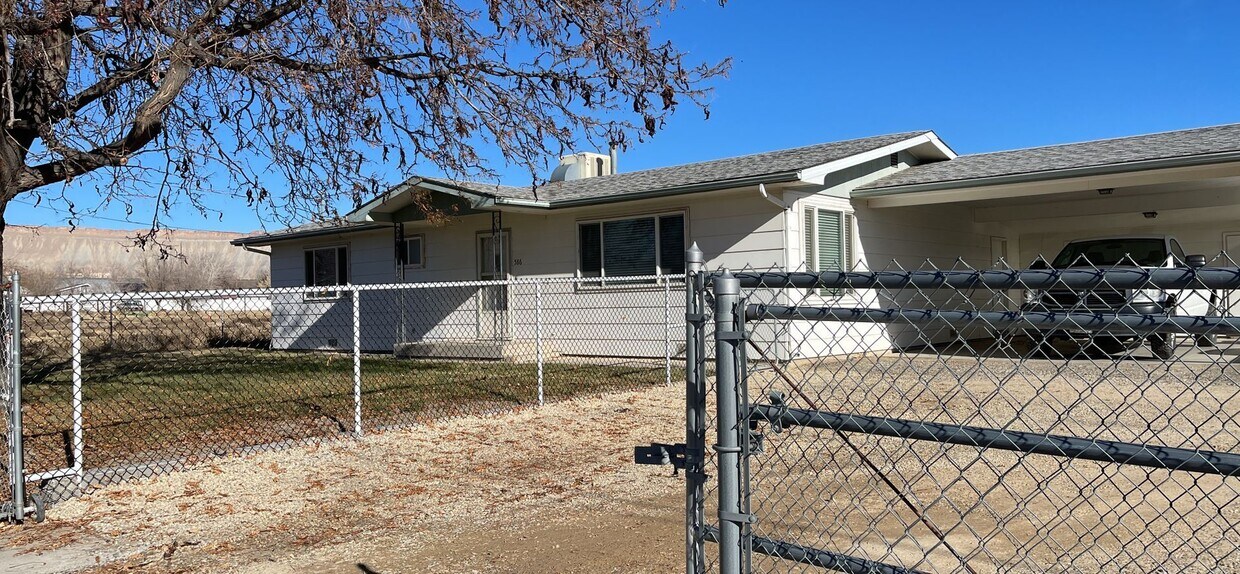 Primary Photo - 2 bed 2 bath carport