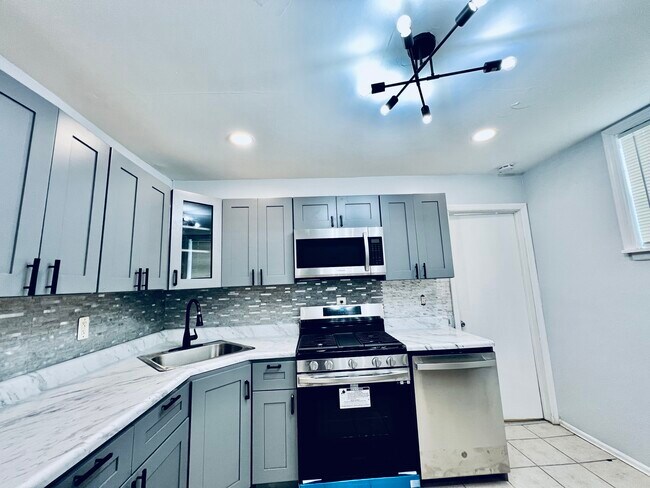Building Photo - 274 College Dr