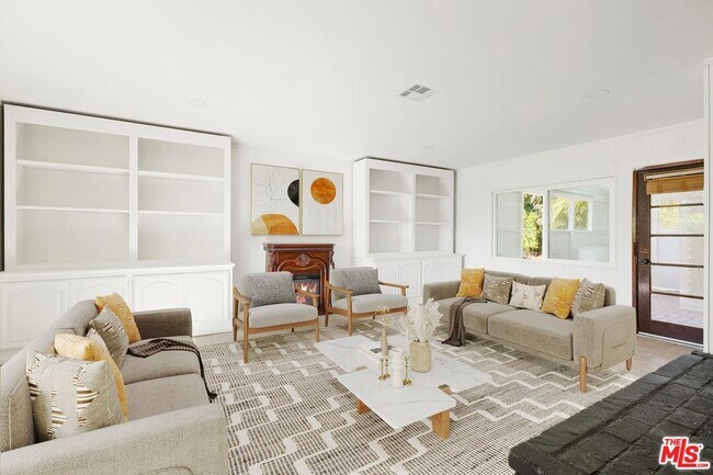 Foto del edificio - 22717 Miranda St