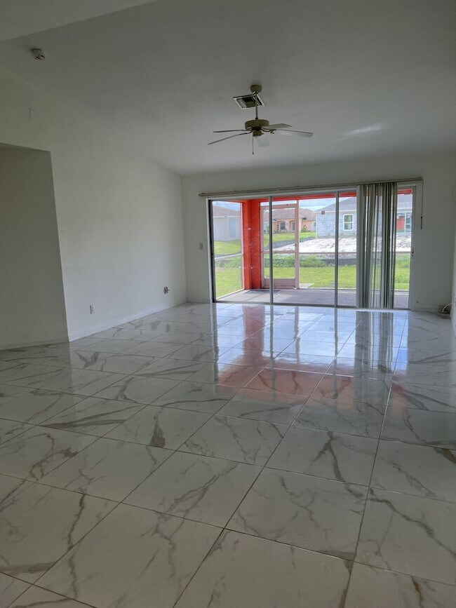 Foto del edificio - SPACIOUS 3Bd / 2 Ba SINGLE FAMILY HOUSE AVAILABLE