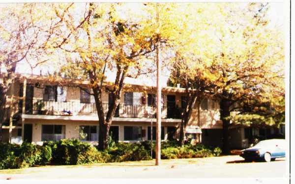 Foto del edificio - Redwood Apartments