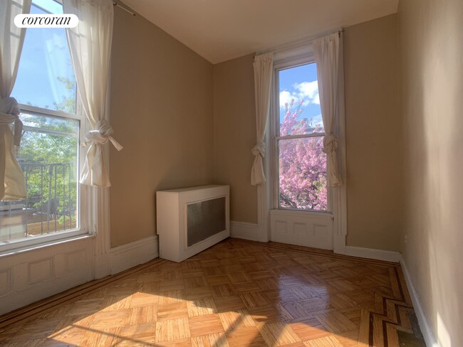 Foto del edificio - 489 Putnam Ave