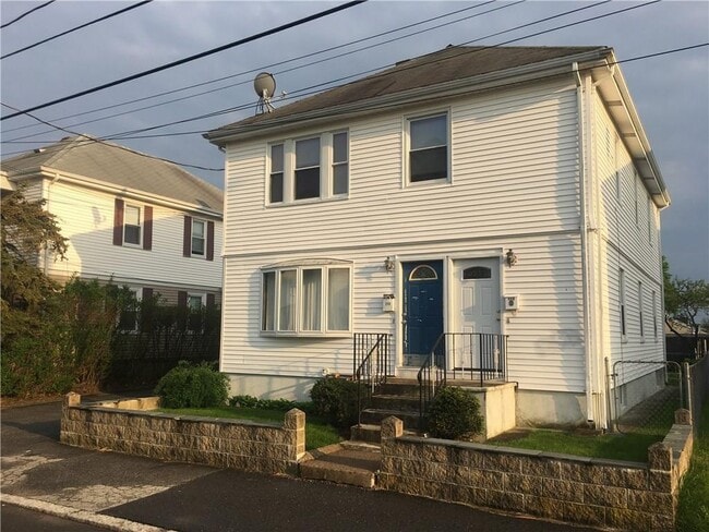 Building Photo - 113 Hunts Ave