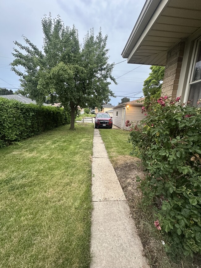 Building Photo - 6431 N 76th St