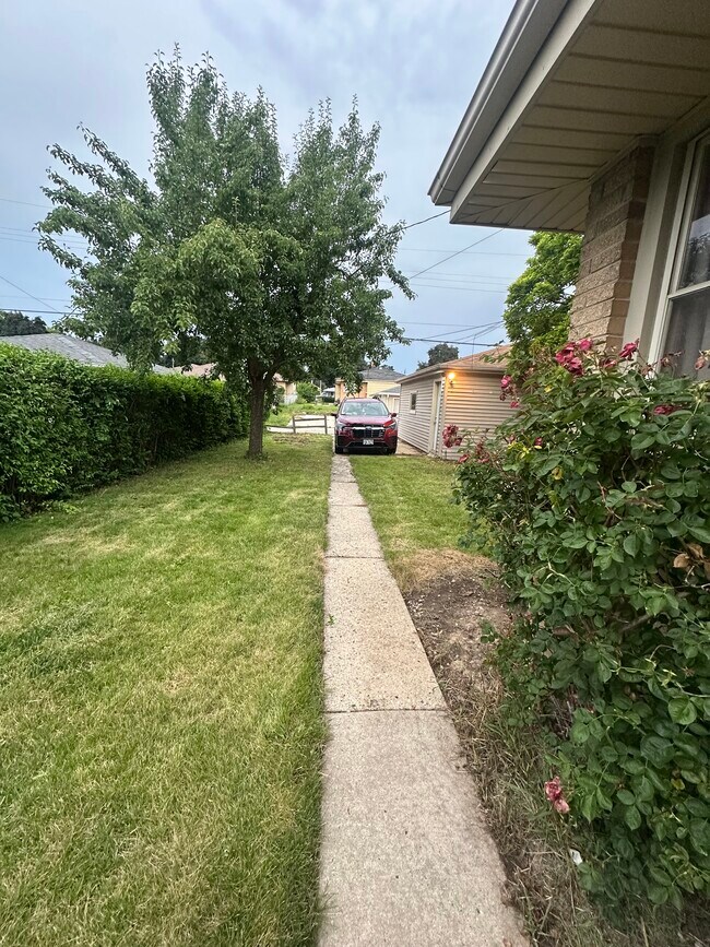 Foto del edificio - 6431 N 76th St