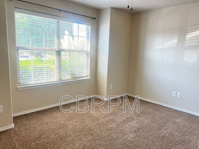 Foto del edificio - 5708 109th St