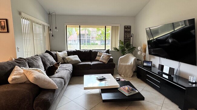 Building Photo - 5641 Coach House Cir