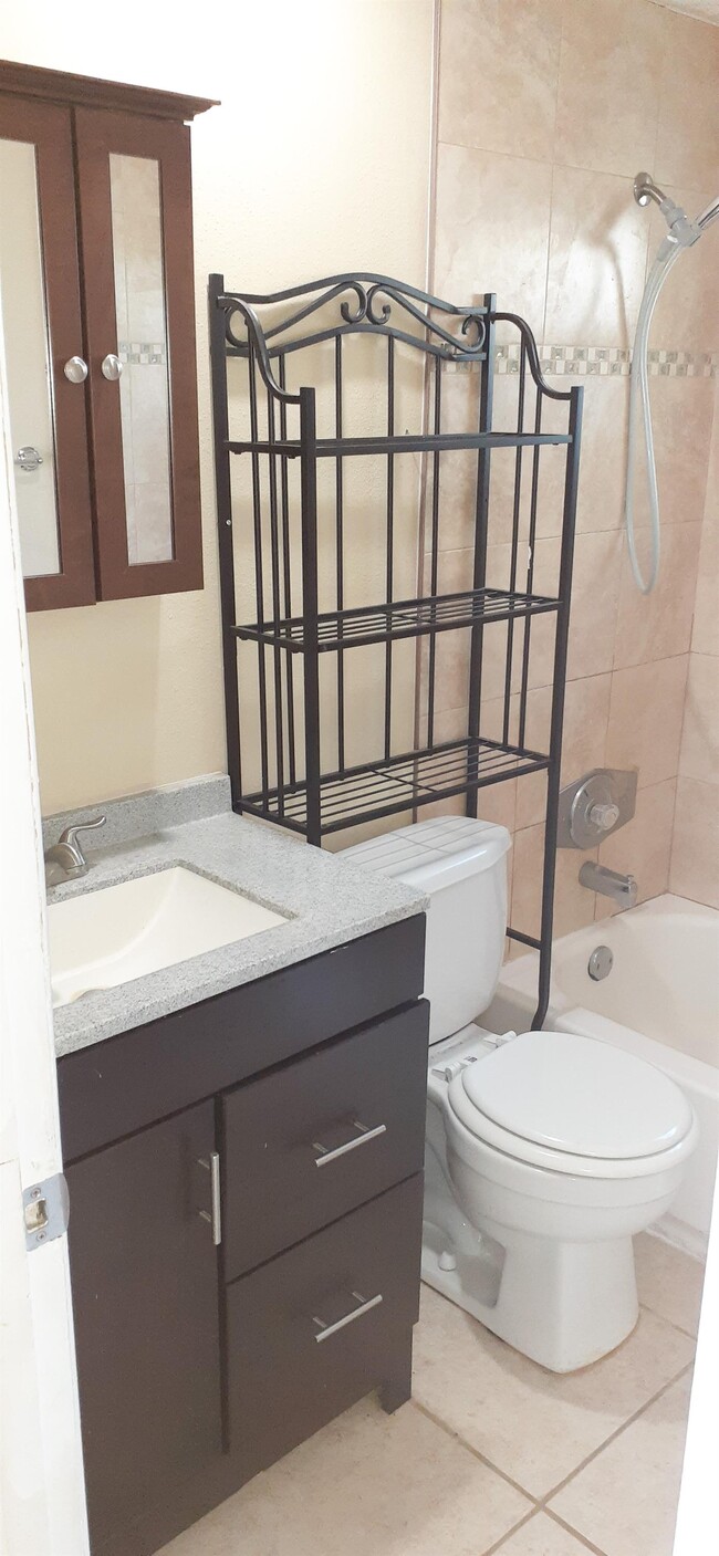 Foto del edificio - 7325 Ivanhoe Dr