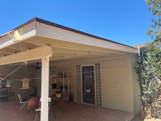 Building Photo - 855 W La Osa St