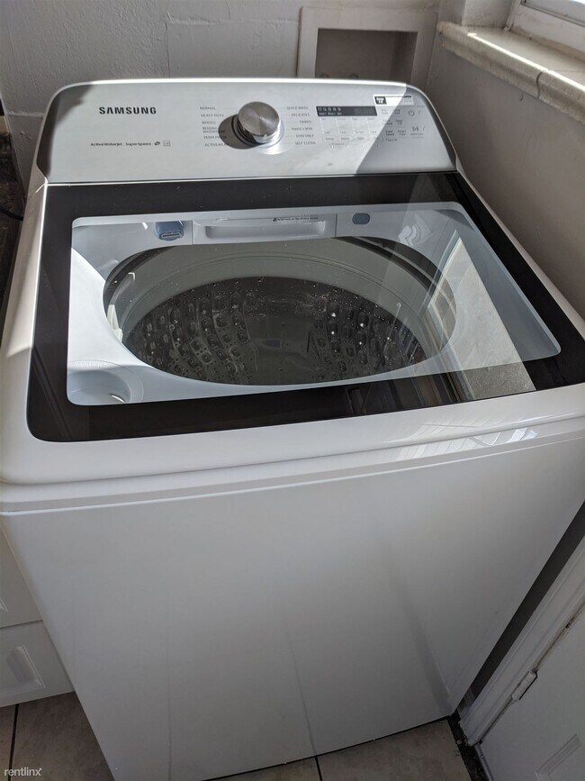 Building Photo - 1106 Rosemary St