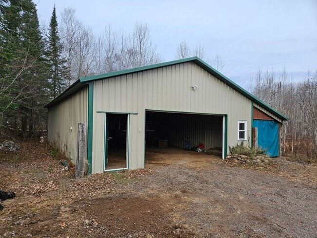 Building Photo - 3 bed, 2 bath on 10 acres w/30' x 40' Pole...