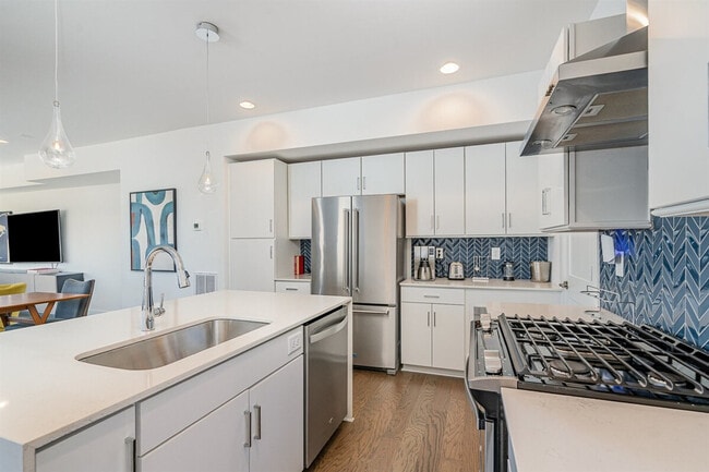 Building Photo - 1659 Duckworth Ave