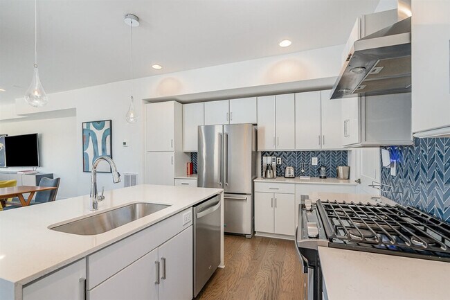 Building Photo - 1659 Duckworth Ave