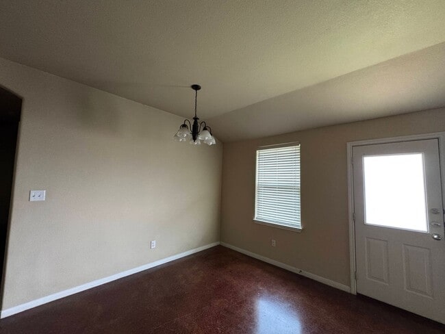 Building Photo - 4305 Cambridge Dr