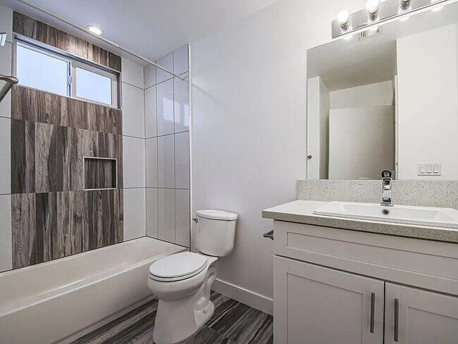 Foto del edificio - New Construction North Hollywood, 4 Bedroom 3 Bathroom