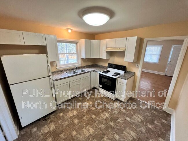 Building Photo - 6001 Ingleside Dr