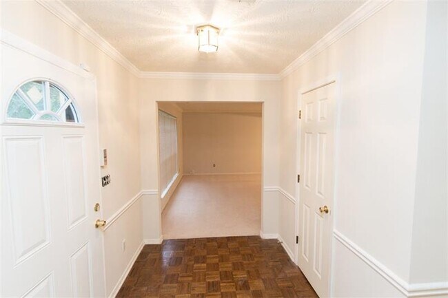 Building Photo - 1771 Surrey Hill Cir