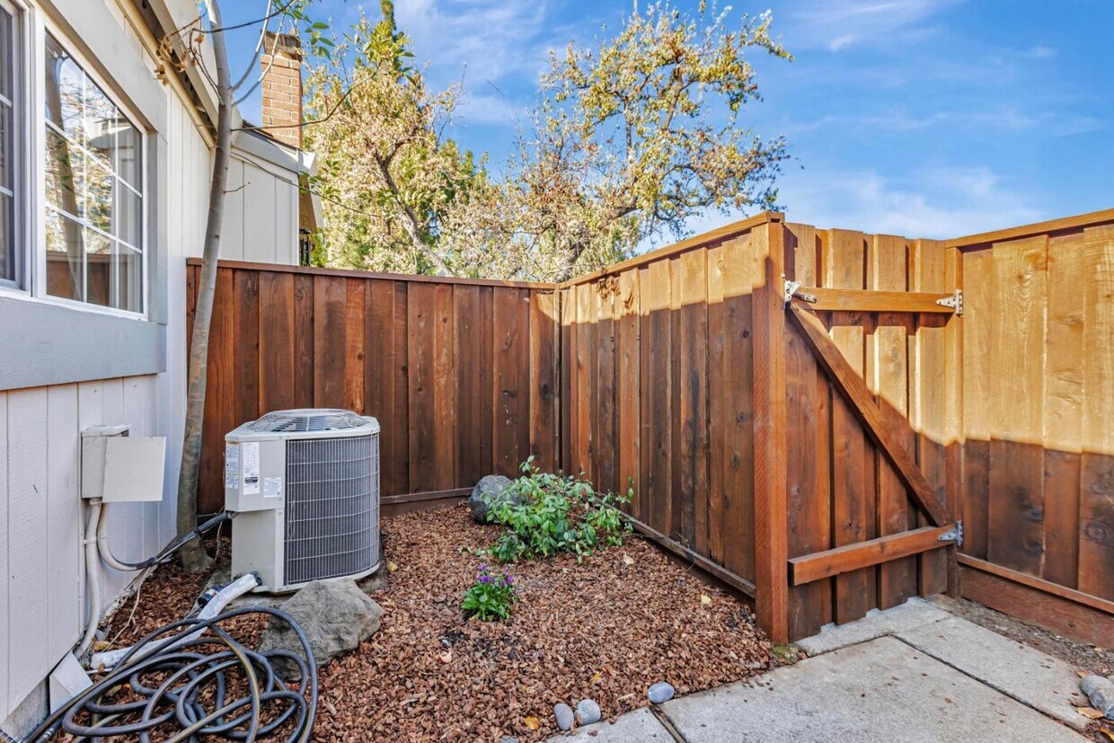 Foto principal - 10995 Northseal Square