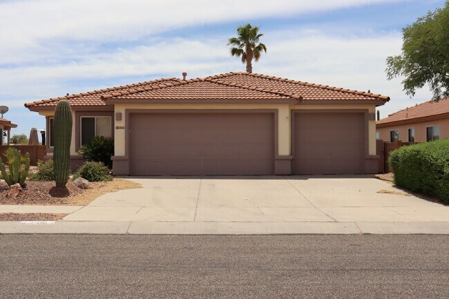 Building Photo - 4943 W Rosebay Dr