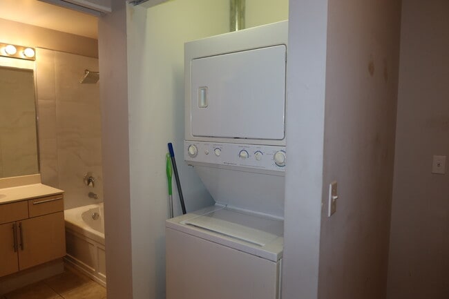 Building Photo - 1720 S Michigan Ave