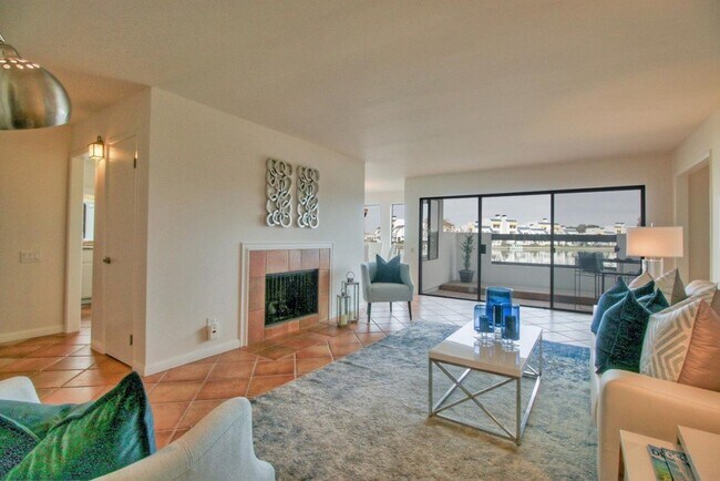 Foto del edificio - 2bd/2bth  Wide Water Views in Serene Foster City Location, with Bonus Den/Office space