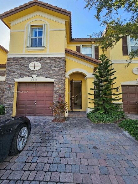 Foto del edificio - 8638 NW 113th Ct