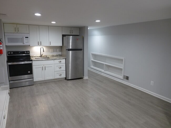 Building Photo - 1719 Saint Paul St