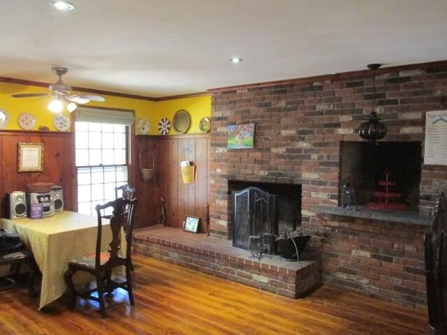 Foto del edificio - 545 Simsbury Rd