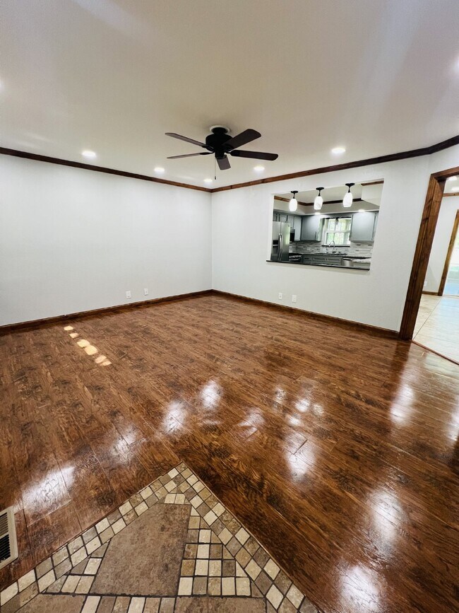 Building Photo - Beautiful 3 bedroom home in Chisolm School...