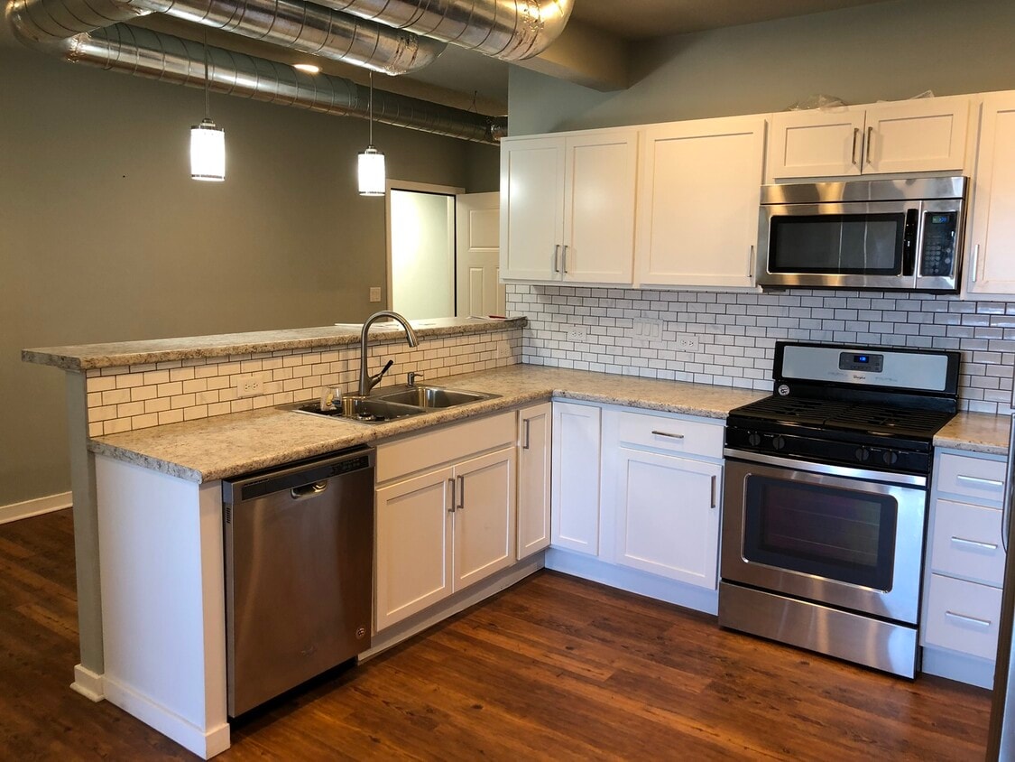 261 S West Ave Unit 261, Kankakee, IL 60901 Apartment for Rent in