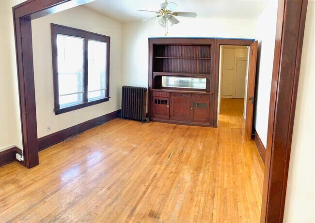 Building Photo - 712 West 32nd Street