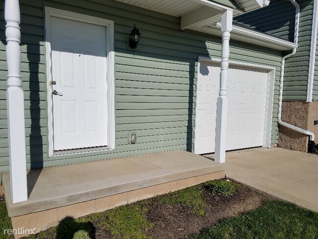 Building Photo - 2 br, 1 bath Apartment - 1664 Executive Court