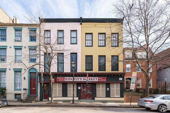 Primary Photo - 633 Washington Blvd