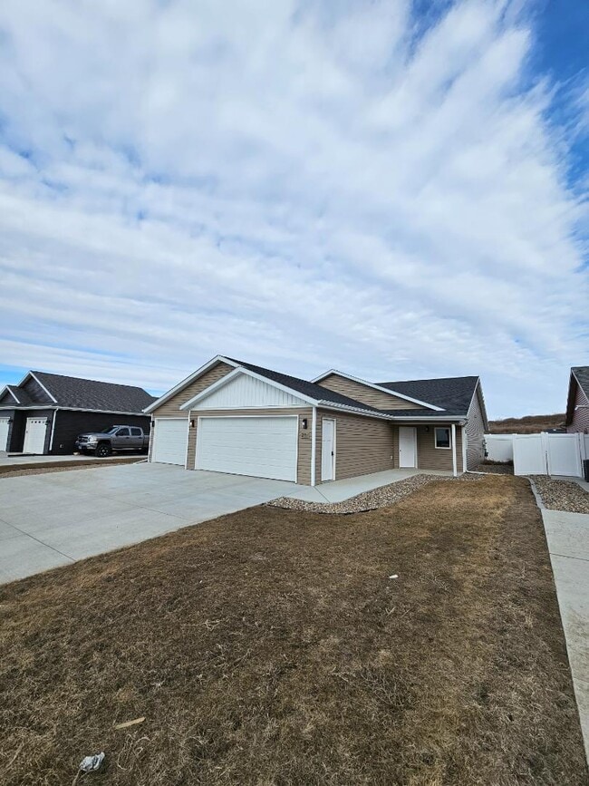 Building Photo - 2913 Armstrong St