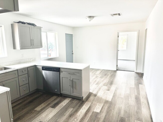 Foto del edificio - 1344 Jensen Ave