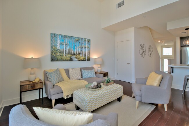 Foto del edificio - 3 BEDROOM / 3 BATH CONDO IN DOWNTOWN SJ