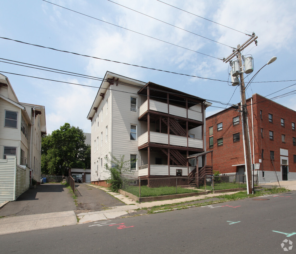 Building Photo - 102 Grove St