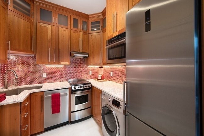 Building Photo - 7 Hereford St