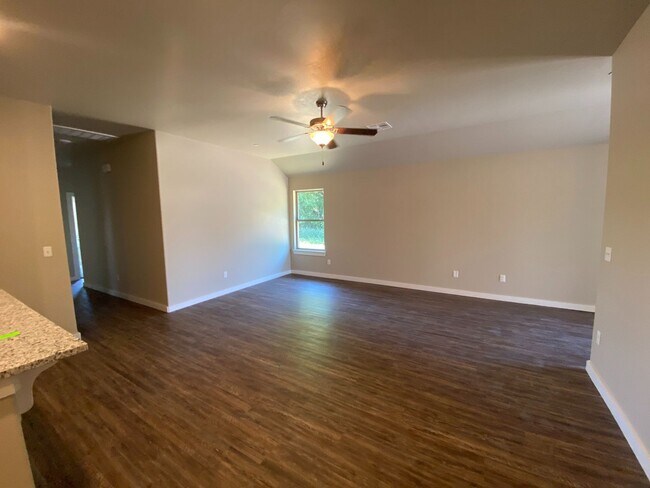 Foto del edificio - 3 bedroom 2 bath 2 car duplex available in Bethany!