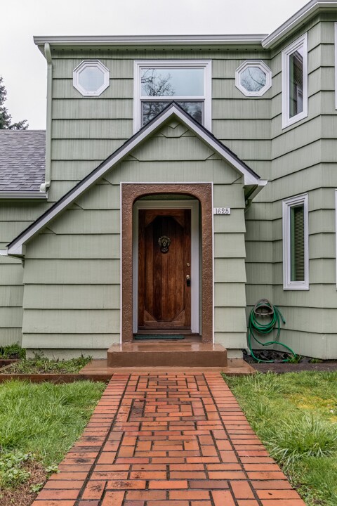 Building Photo - Renovated 3-Bedroom, 1.5-Bath Home with Un...