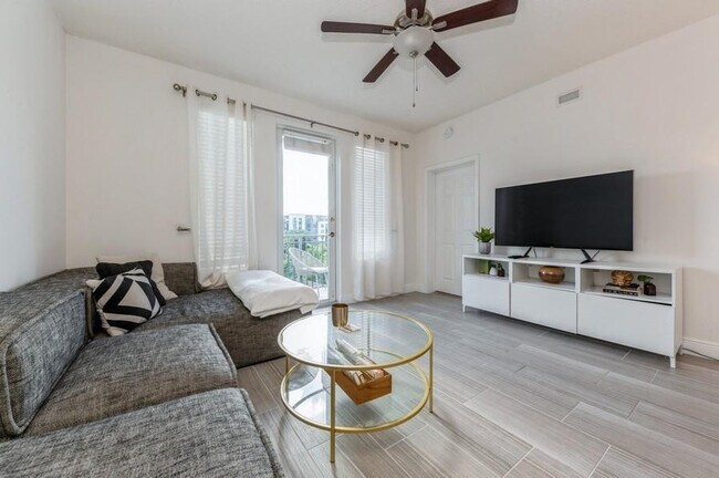 Foto del edificio - 533 NE 3rd Ave