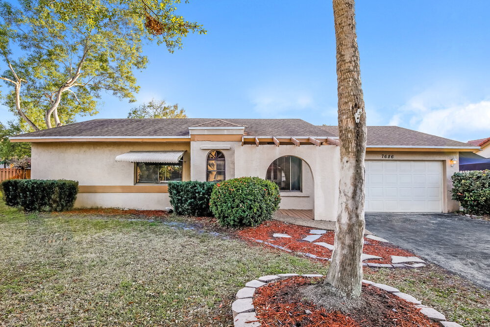 Foto principal - 7686 NW 21st Ct