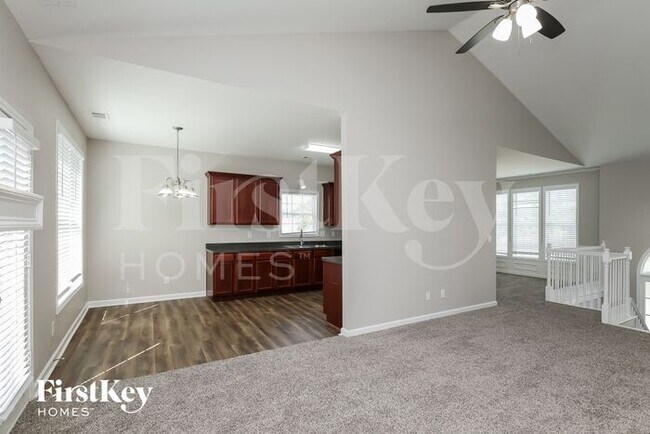 Building Photo - 731 Mallard Dr