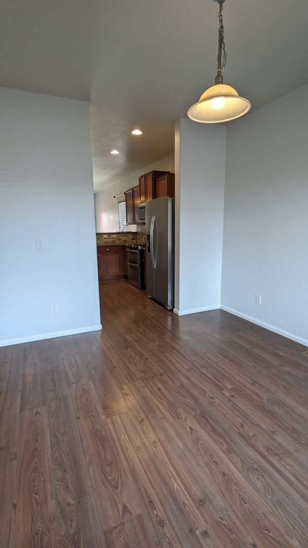 Building Photo - BEAUTIFUL MODERN 3 BED/2 BATH RAMBLER IN F...