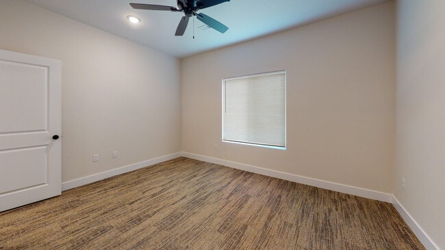 Foto del edificio - 413 W May St