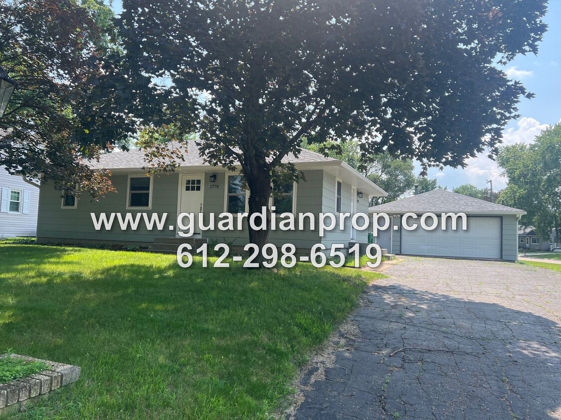 Primary Photo - Shoreview House Available Now, Updated Ful...