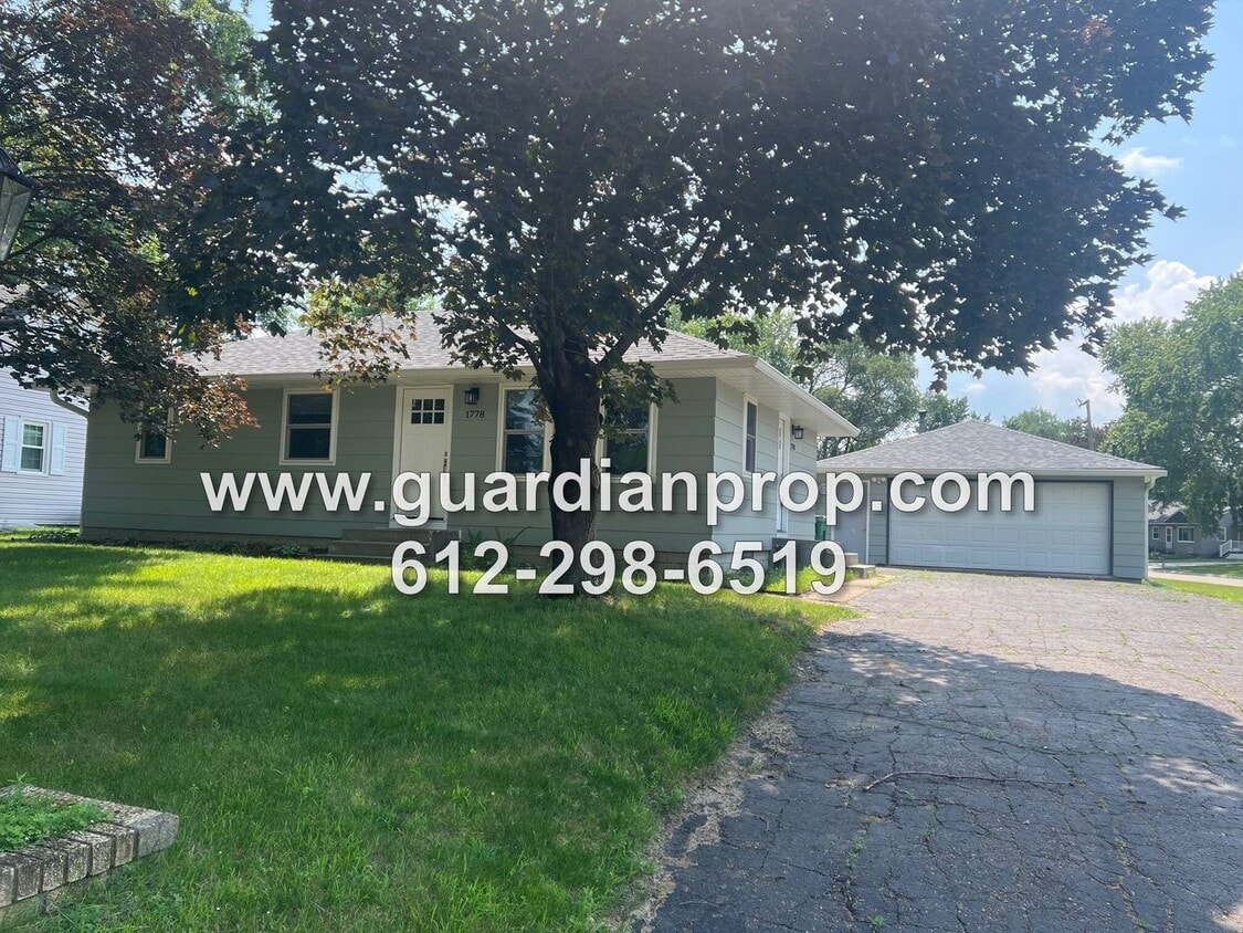 Primary Photo - Shoreview House Available September 1st, U...