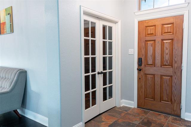 Building Photo - 717 Saddlebrook Dr