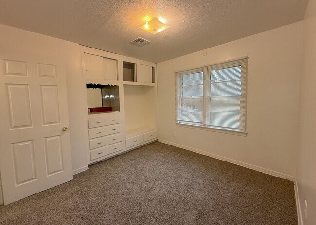 Foto del edificio - $500 OFF FIRST MONTHS RENT! 3 Bed in MWC!